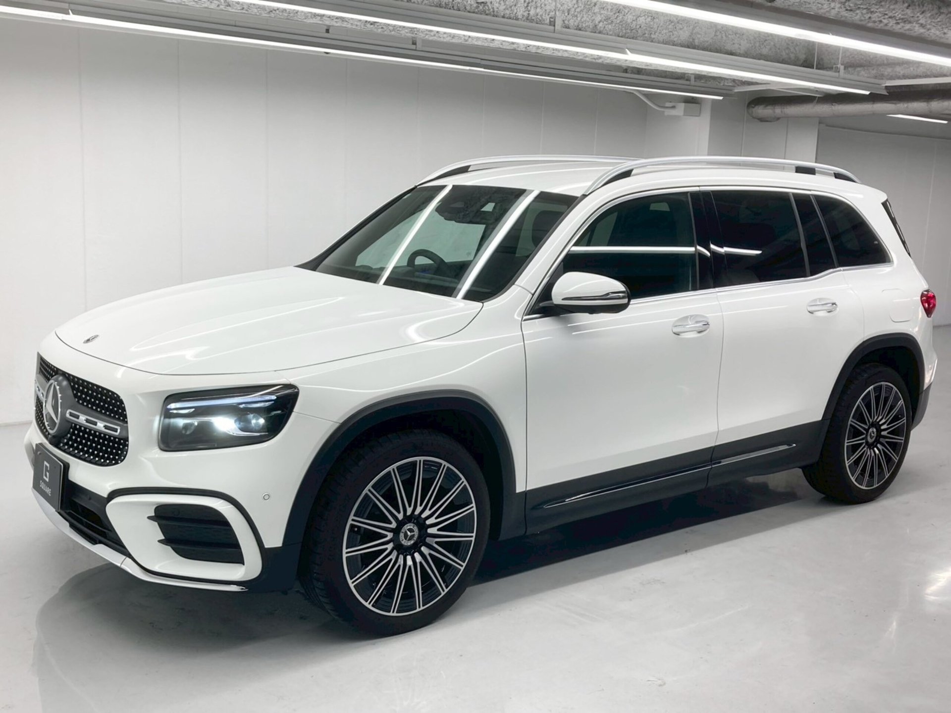 MERCEDES-BENZ GLB - View 1
