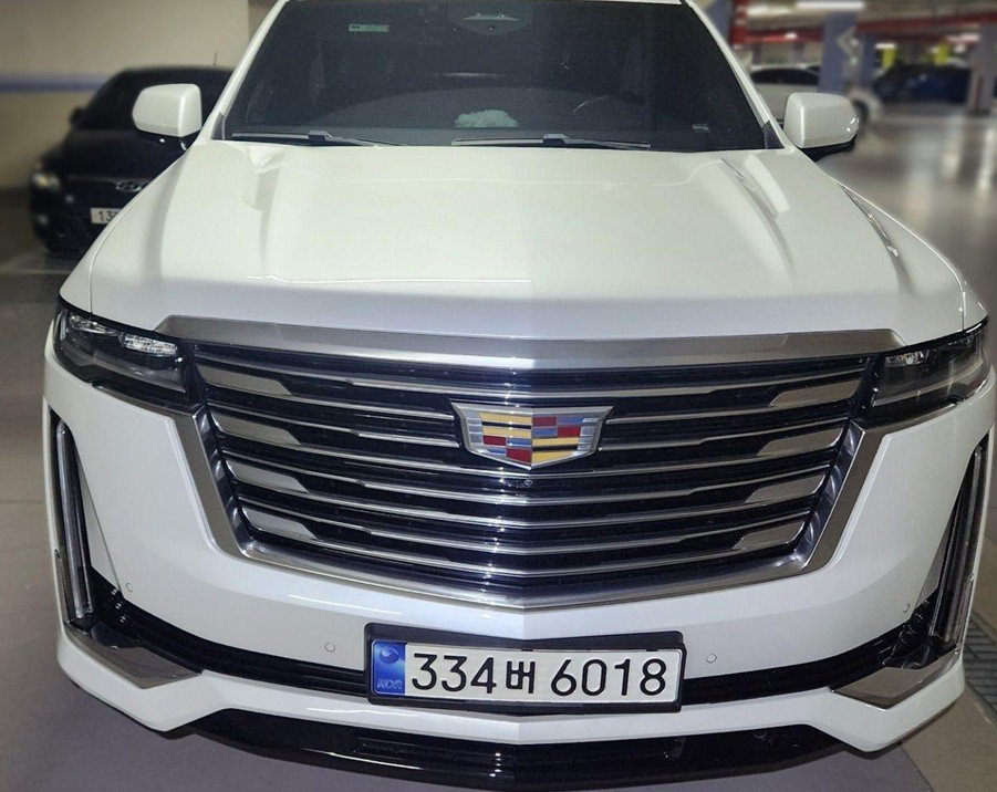 CADILLAC ESCALADE 5TH GENERATION - View 1