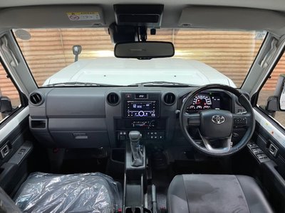 TOYOTA LAND CRUISER 70 - 8