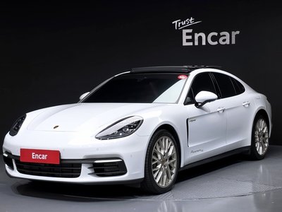 PORSCHE PANAMERA - 1