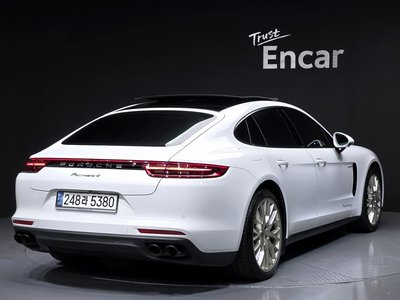 PORSCHE PANAMERA - 3