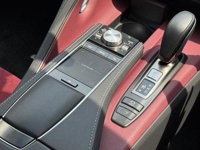 2017 Lexus LC — миниатюра 13
