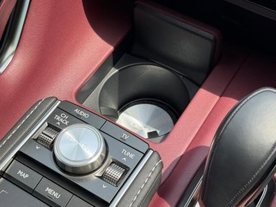 2017 Lexus LC — миниатюра 12