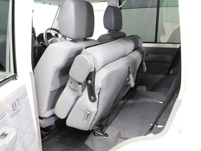 2014 Toyota LAND CRUISER 70 缩略图 24
