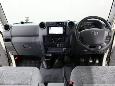 2014 Toyota LAND CRUISER 70 photo 3