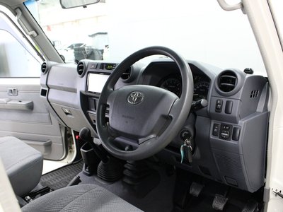 2014 Toyota LAND CRUISER 70 缩略图 28