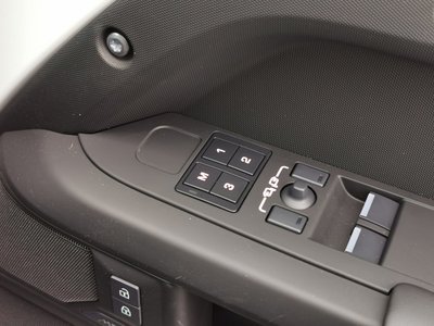 2025 LAND Rover DEFENDER 缩略图 17