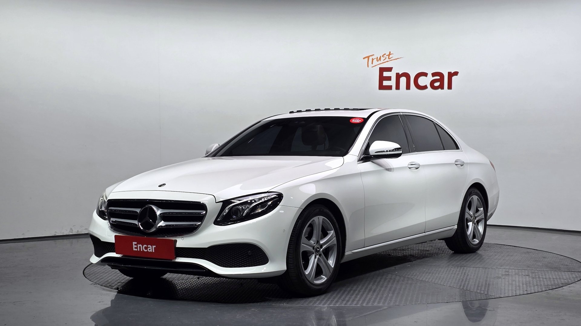 MERCEDES-BENZ E-CLASS - View 1