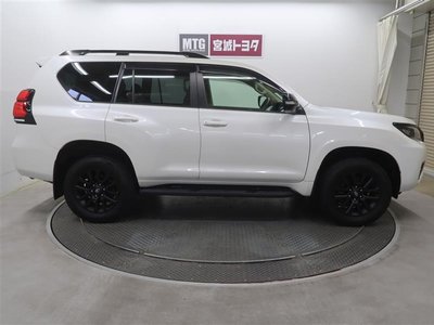 2022 Toyota LAND CRUISER PRADO — миниатюра 11