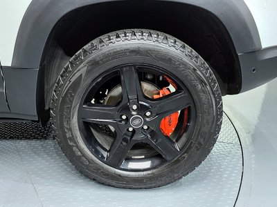 LAND ROVER DEFENDER - 8