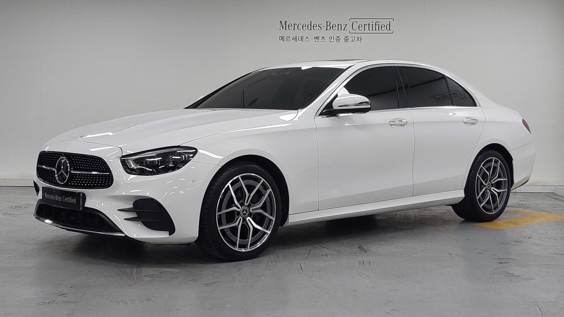 MERCEDES-BENZ E-CLASS - View 1