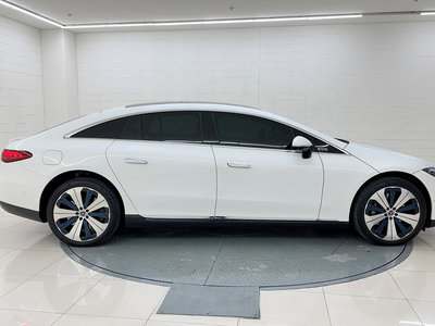 MERCEDES-BENZ EQS - 7