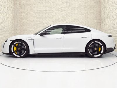 PORSCHE TAYCAN - 6