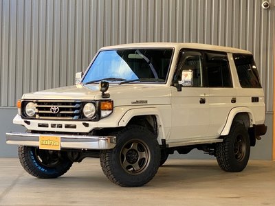 TOYOTA LAND CRUISER 70 - 1