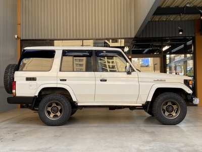 TOYOTA LAND CRUISER 70 - 10