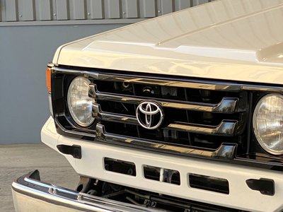TOYOTA LAND CRUISER 70 - 6