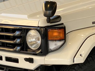 TOYOTA LAND CRUISER 70 - 5