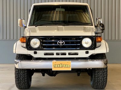 TOYOTA LAND CRUISER 70 - 9