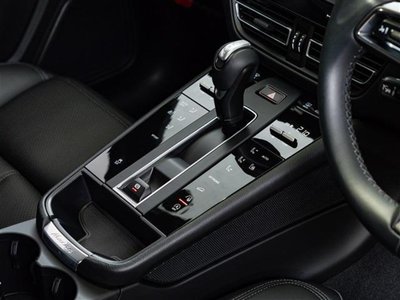 2022 Porsche MACAN — миниатюра 16