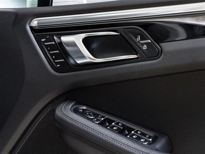 2022 Porsche MACAN — миниатюра 13