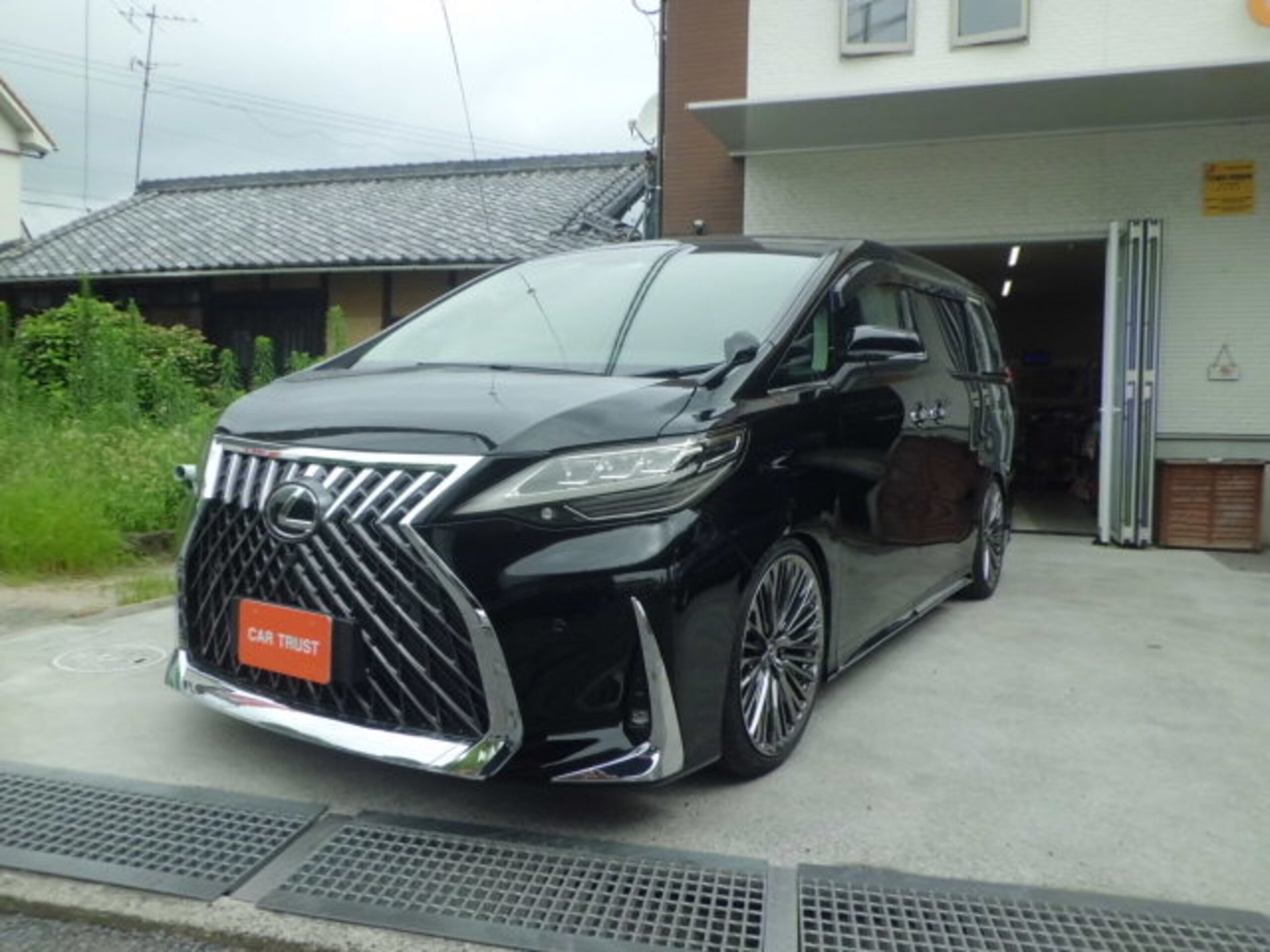 TOYOTA VELLFIRE - View 1