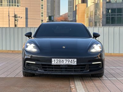 PORSCHE PANAMERA - 5