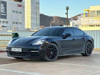 PORSCHE PANAMERA - 1