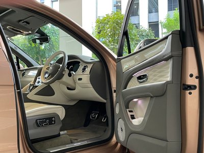 BENTLEY BENTAYGA - 7