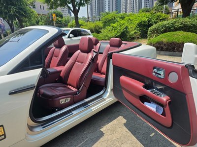 ROLLS-ROYCE DAWN - 4