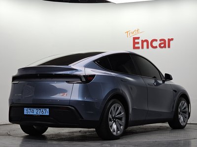 TESLA MODEL Y - 4