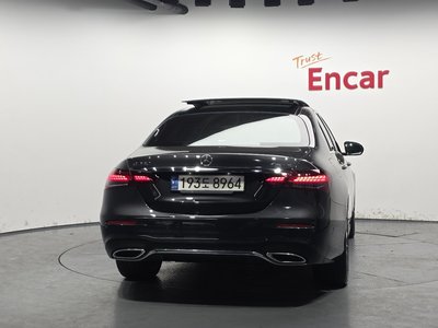 MERCEDES-BENZ E-CLASS - 4