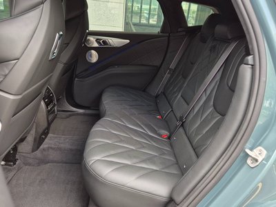 2025 BMW XM 缩略图 18