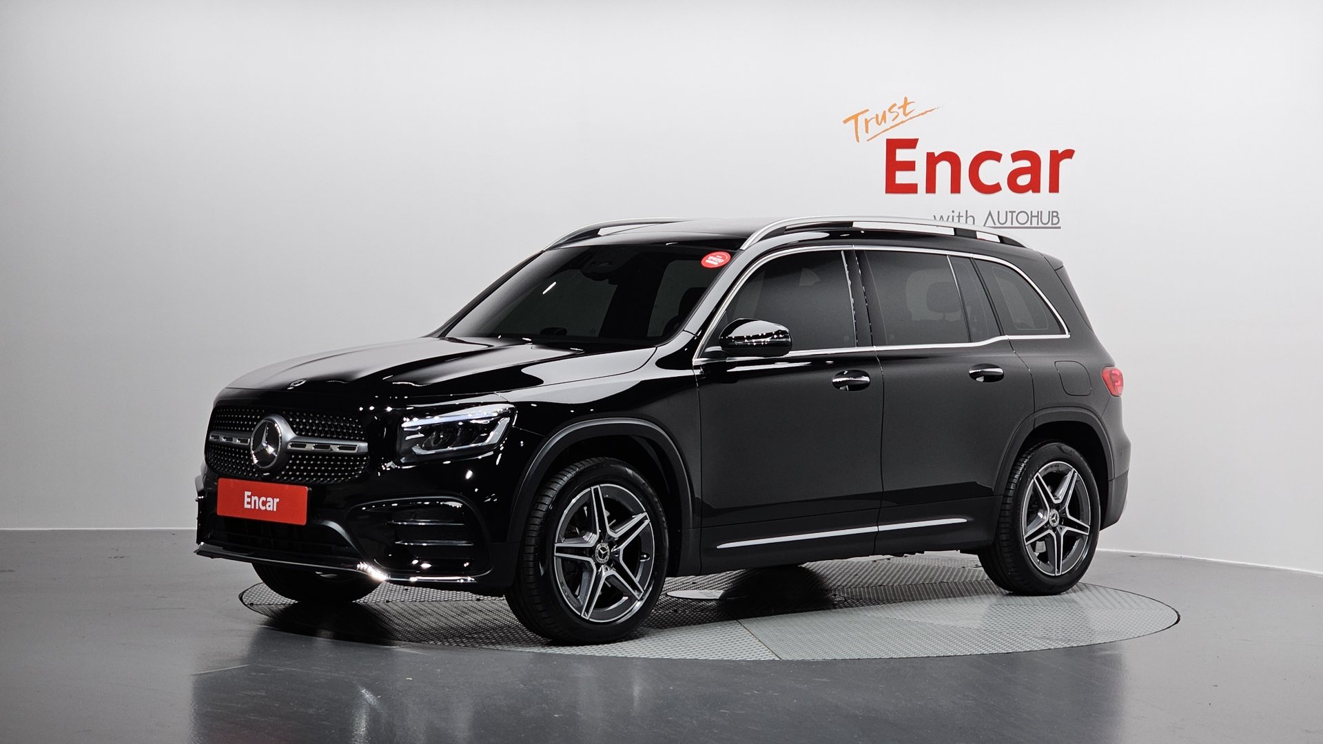 MERCEDES-BENZ GLB - View 1