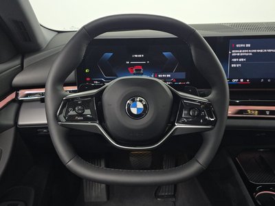 2025 BMW 5 SERIES — миниатюра 13