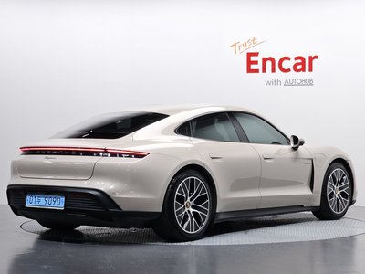 صورة 3 لـ 2023 Porsche TAYCAN