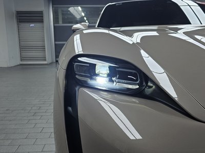 صورة 9 لـ 2023 Porsche TAYCAN