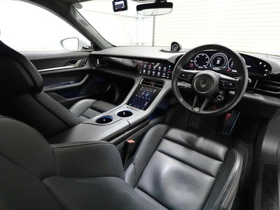 2025 Porsche TAYCAN photo 4