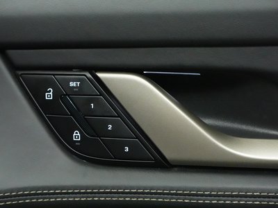 2025 Porsche TAYCAN photo 10