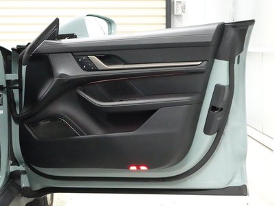 2025 Porsche TAYCAN photo 7