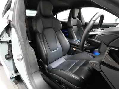 2025 Porsche TAYCAN photo 5