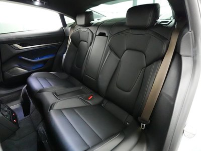 2025 Porsche TAYCAN 缩略图 22