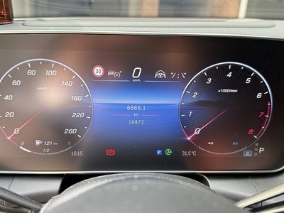 MERCEDES-BENZ GLC - 10