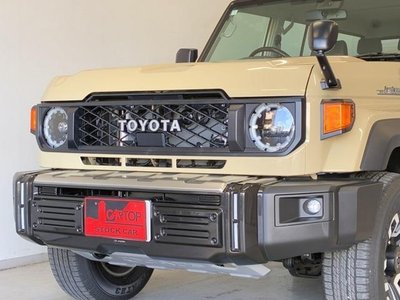 TOYOTA LAND CRUISER 70 - 6