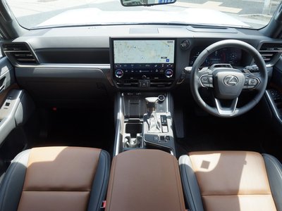 2025 Lexus GX thumbnail 17