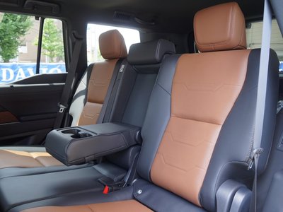 2025 Lexus GX thumbnail 28