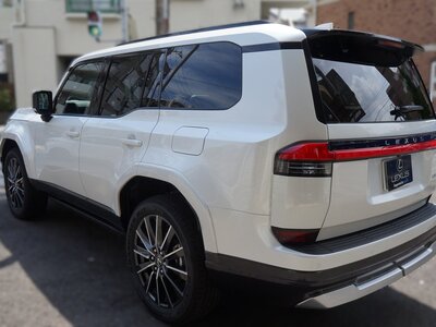 2025 Lexus GX thumbnail 14