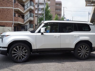 2025 Lexus GX thumbnail 16