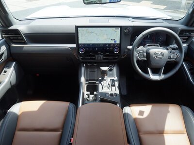 2025 Lexus GX thumbnail 18
