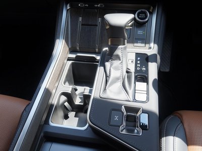 2025 Lexus GX thumbnail 23