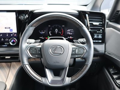 صورة 8 لـ 2025 Lexus LM